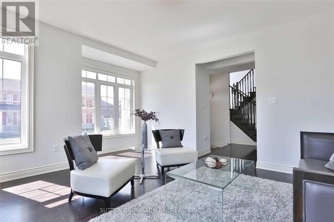 Photo du bâtiment - 112 William Bartlett Dr