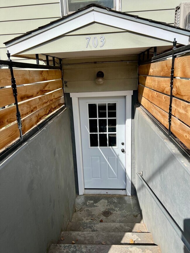 Building Photo - Johnson Triplex