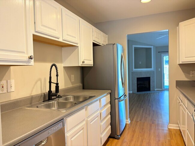 Foto del edificio - 2 Br 2 Bath Move In Ready!