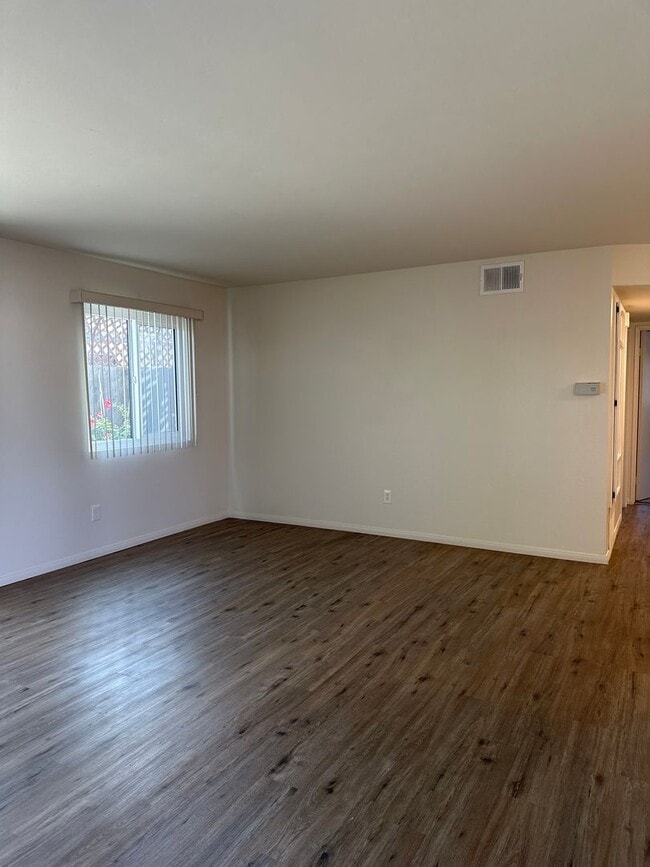 Building Photo - 408-14 Delaware St