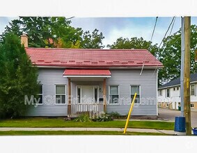 Building Photo - 13 Menno St