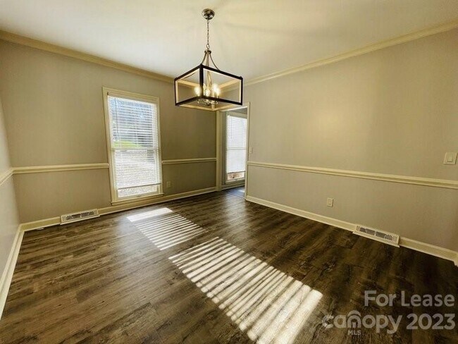 Foto del edificio - 6825 Pleasant Dr