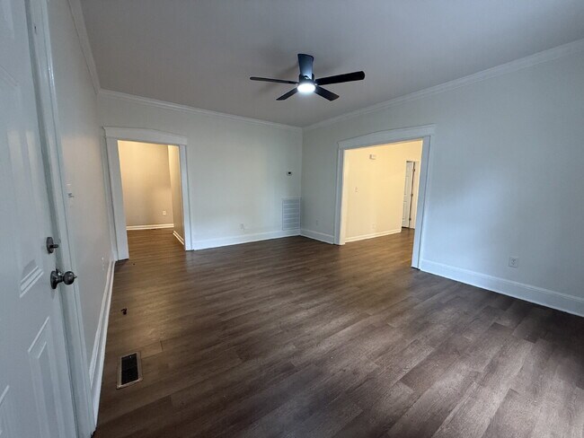 Foto del edificio - $500 off one month with18 monthlease.  "Co...