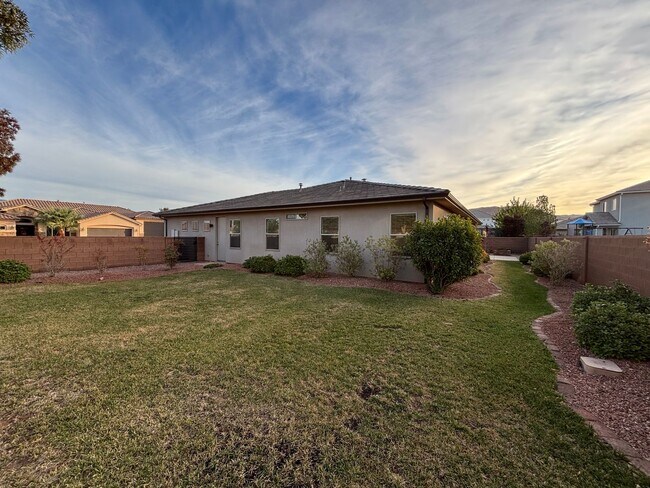 Foto del edificio - SPACIOUS SINGLE LEVEL HOME IN WASHINGTON F...