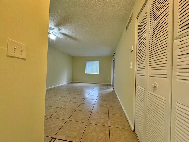 Building Photo - 6074 Forest Hill Blvd