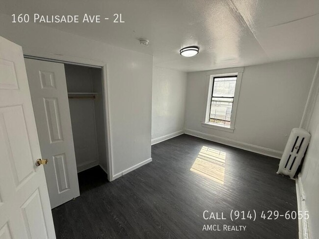 Building Photo - 160 Palisade Ave