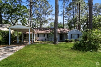 Building Photo - 216 Cedarhurst Dr