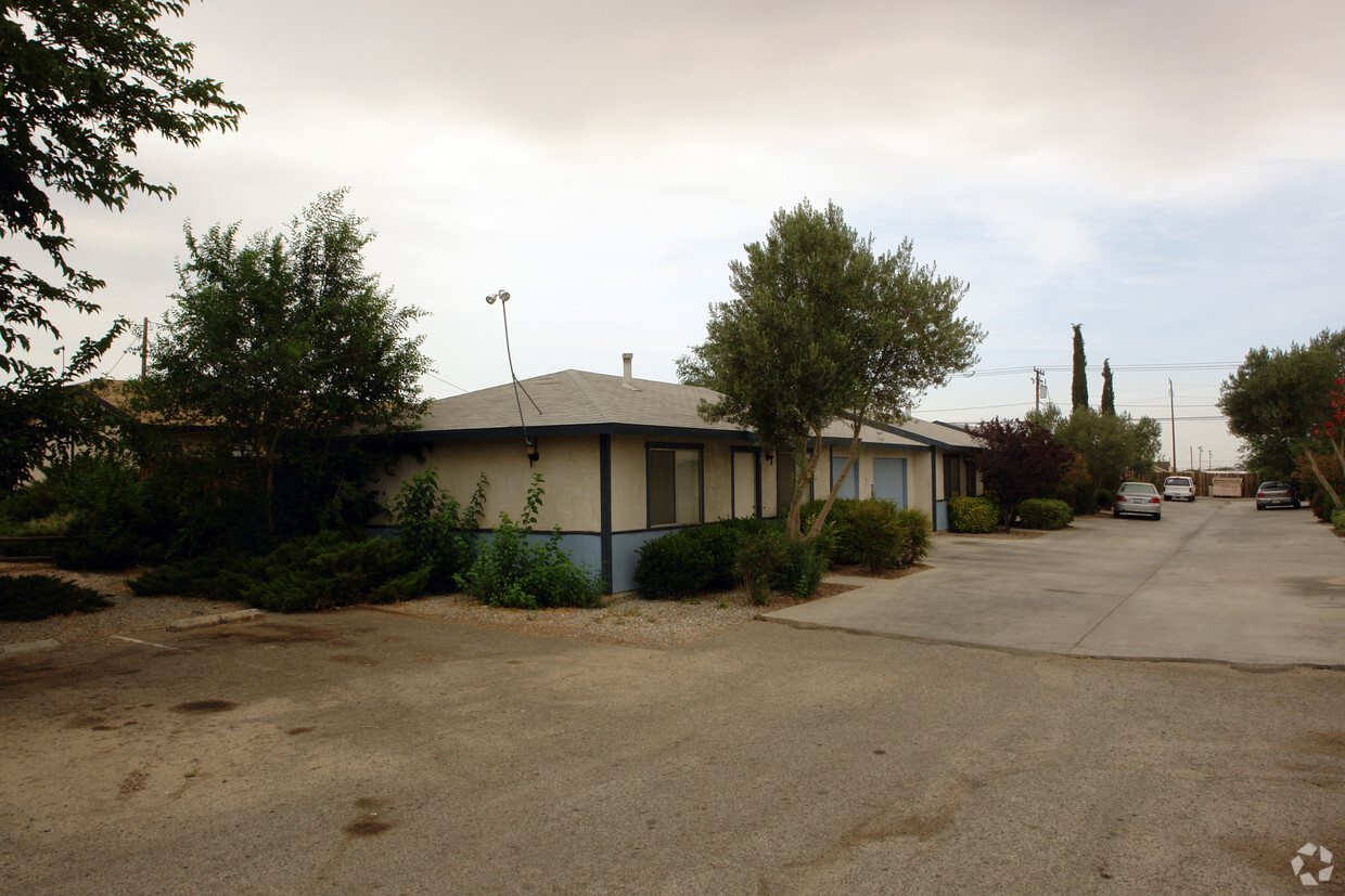Building Photo - 15776 Sequoia Ave