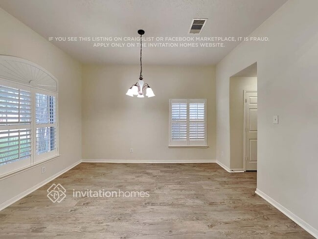 Building Photo - 8619 Discus Dr