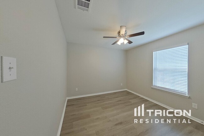 Foto del edificio - 223 Woodland St