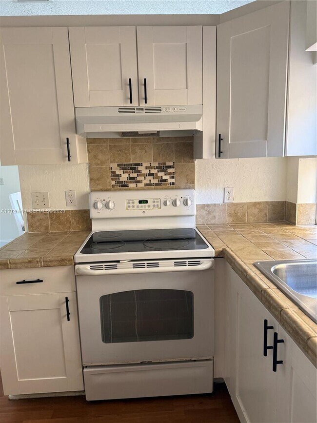 Foto del edificio - 11383 Lakeview Dr