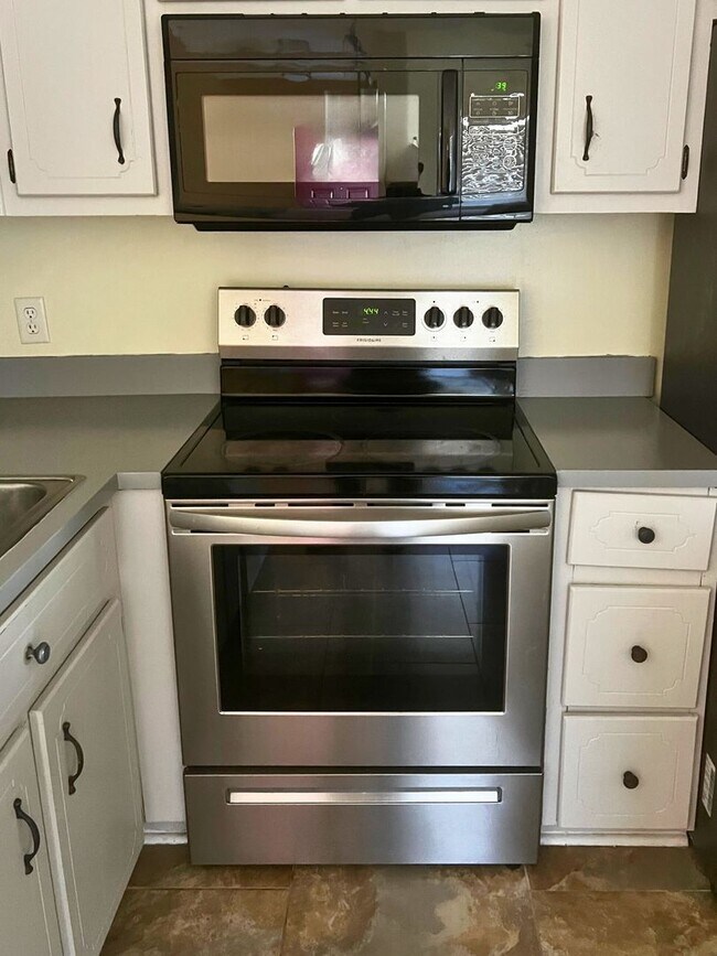 Foto del edificio - 4/2 with fenced in yard!