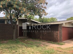 Building Photo - 10201 Island View Dr