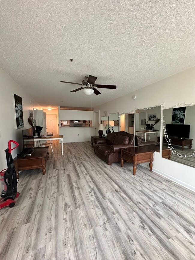 Building Photo - Private Bedroom Suite within Shared 4-Bedr...