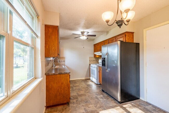 Foto del edificio - Stunning 3 Bed 1 Bath in amazing area