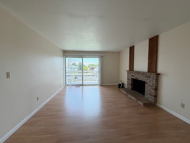 Building Photo - 1535 Castlerock Ave