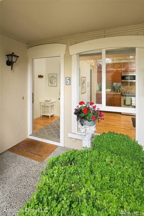 Foto principal - 3 br, 2 bath House - 10221 NE 16th St Unit H5