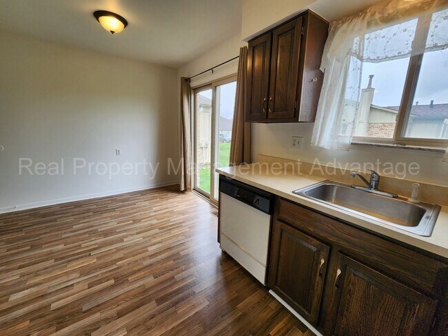 Foto del edificio - Renovated and Super Clean 2 Bed/1.5 Bath C...