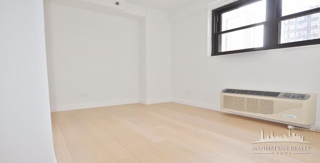 Building Photo - 222 E 39th St