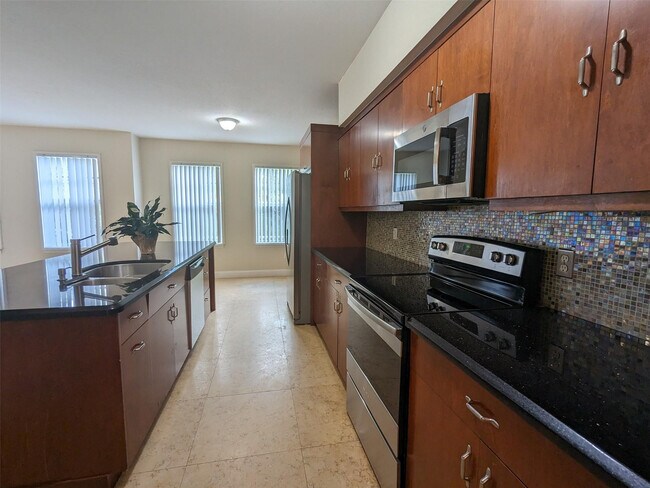 Foto del edificio - 6966 W Sample Rd