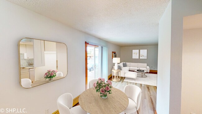 Building Photo - 115 W Lawrence Ave