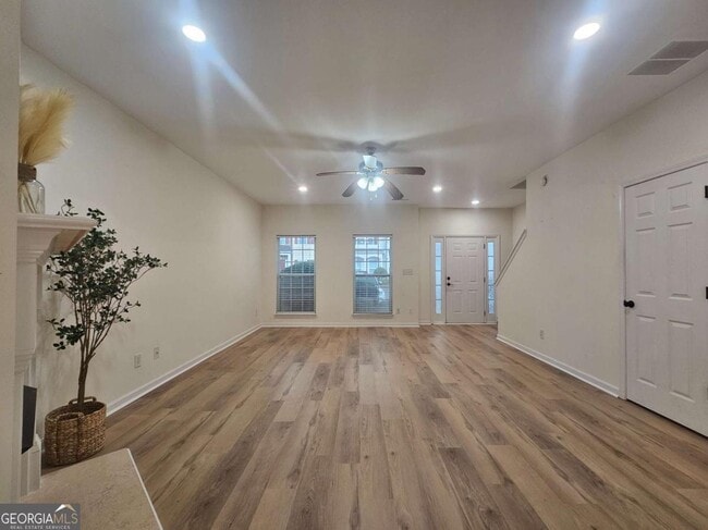 Building Photo - 619 Kenridge Way