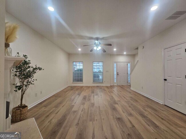 Foto del edificio - 619 Kenridge Way