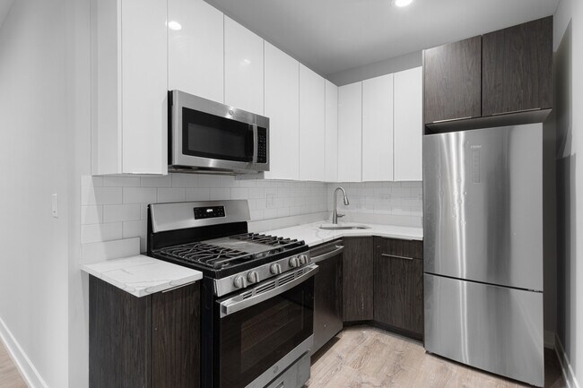 Building Photo - 6950 N Wolcott Ave
