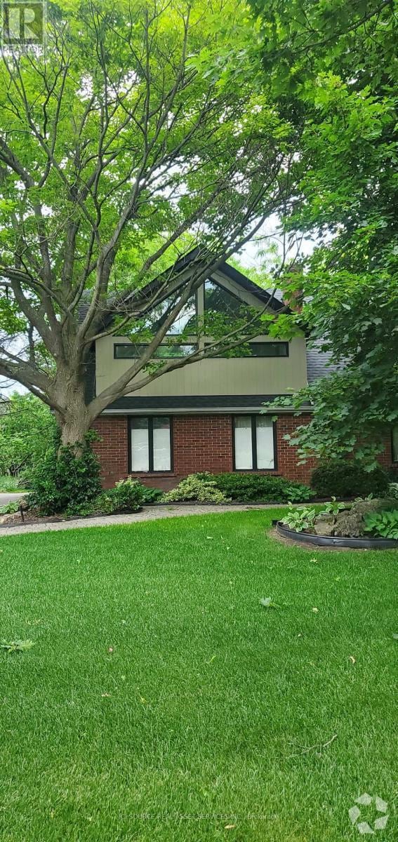 Building Photo - 170 Meadowland Crescent