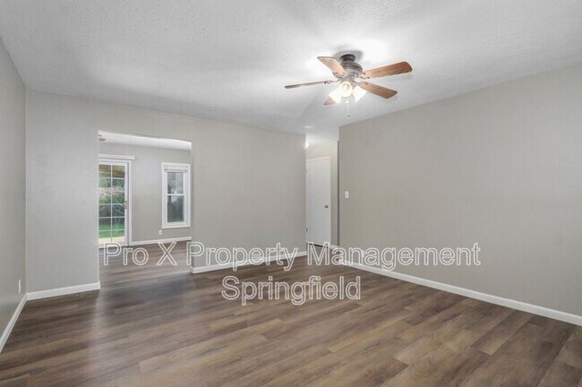 Foto del edificio - 2137 E Madison St