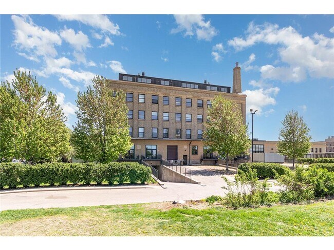 Foto del edificio - 730 Stinson Blvd NE