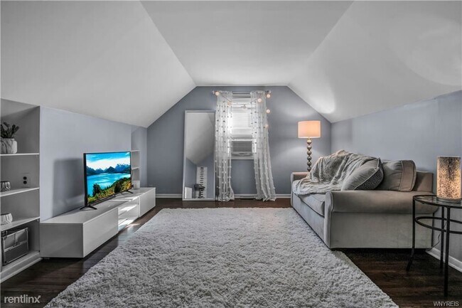 Foto del edificio - 3 br, 1 bath House - 224 Paramount Pkwy