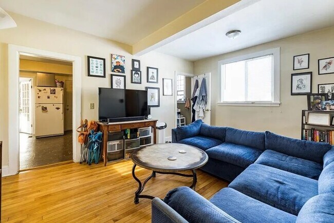 Building Photo - 521 Bay St