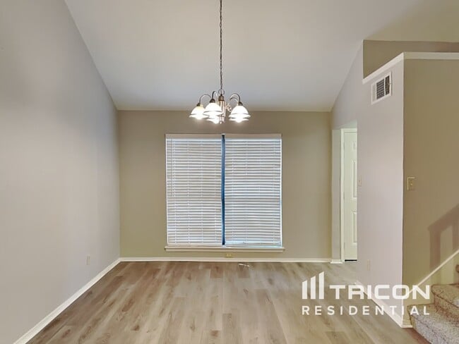 Building Photo - 1378 Southridge Dr