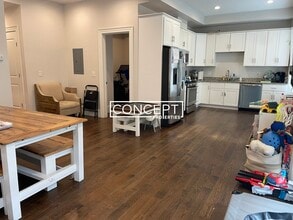 Building Photo - 2044 Beacon St