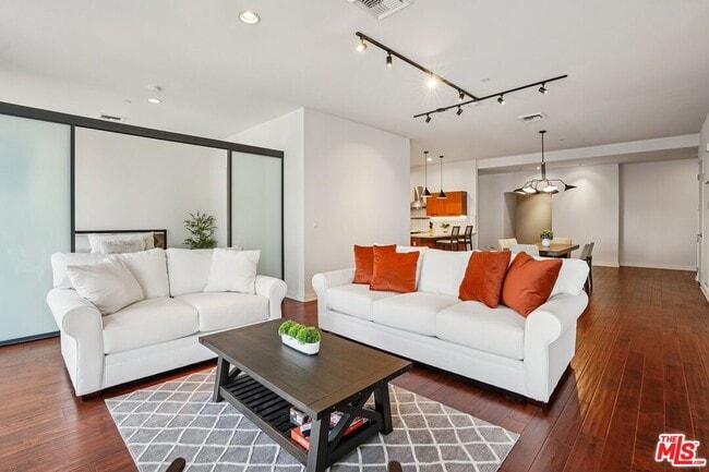 Foto del edificio - 801 S Grand Ave