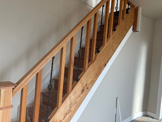 Building Photo - 709 DeKalb St