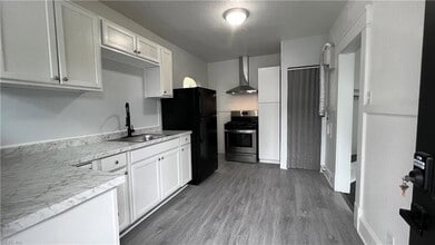 Building Photo - 1707 Holladay St