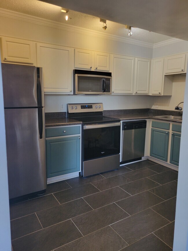 Foto del edificio - 1131 Stringers Ridge Rd