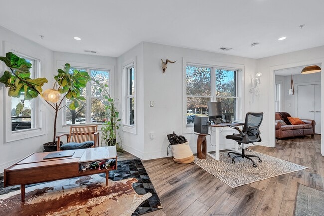 Foto del edificio - 1300 Park Rd NW