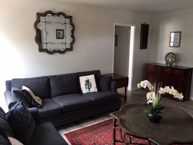 Foto del edificio - 4810 Loukelton Way