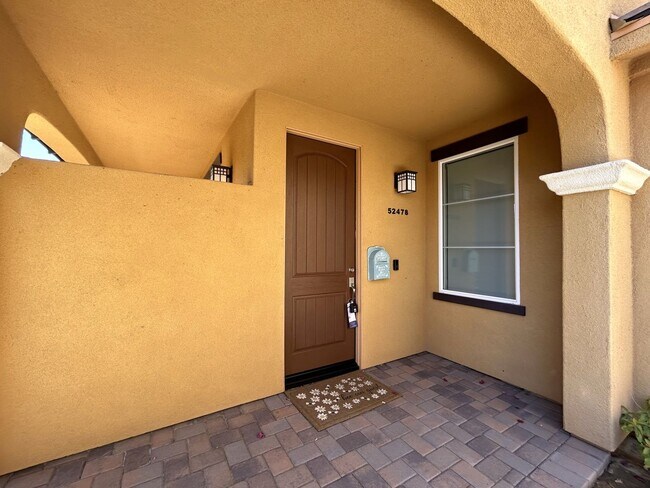 Foto del edificio - COMING SOON!! GORGEOUS 2 Bed 2.5 Bath Condo in La Quinta!