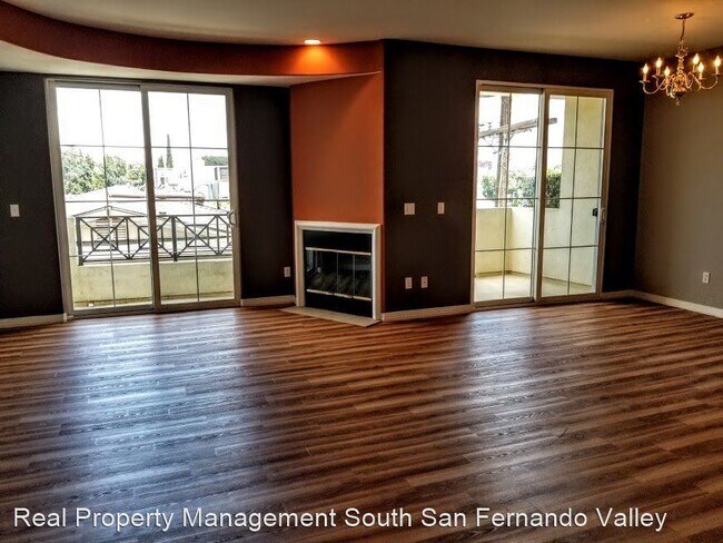 Building Photo - 2 br, 2 bath House - 4400 Cartwright Ave #206