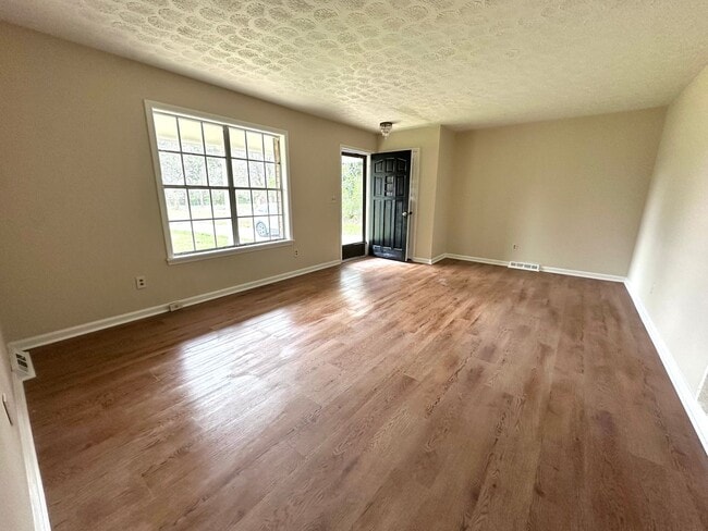 Building Photo - 3 Bedrooms, 2 Bathroom - House in North Rome!