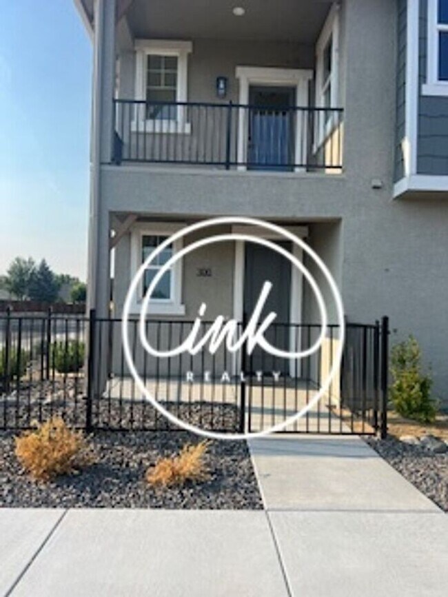 Building Photo - New Townhouses in Gardnerville