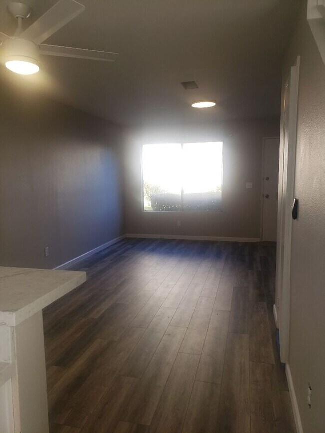 Foto del edificio - Well Appointed Condo with private yard!