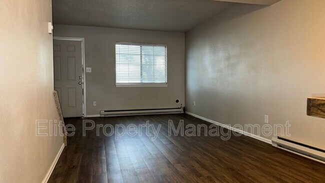 Building Photo - 25 Royal Crest Dr