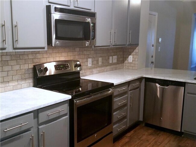 Building Photo - 400 1/2 Rio Grande St