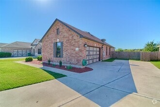 Building Photo - 505 Willow Walk Dr
