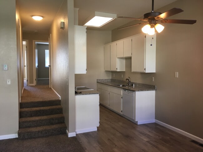Building Photo - 2079 Fostoria Cir